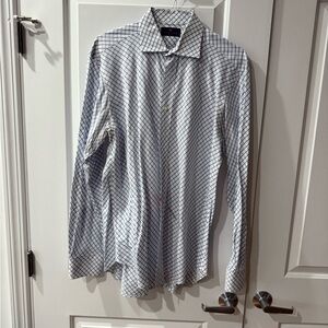Etro Mens dress shirt sz XL 17x35
White w blue check. Just dry cleaned !!